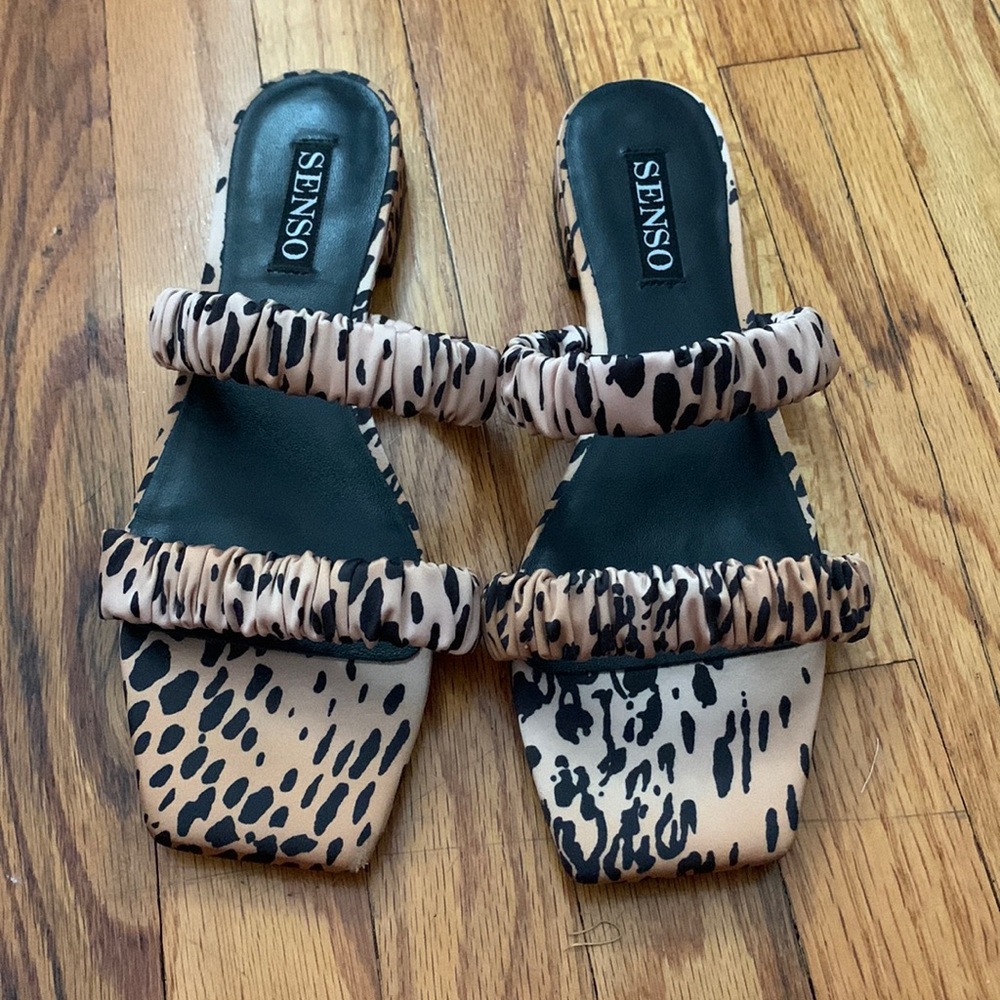 Senso leopard print slides